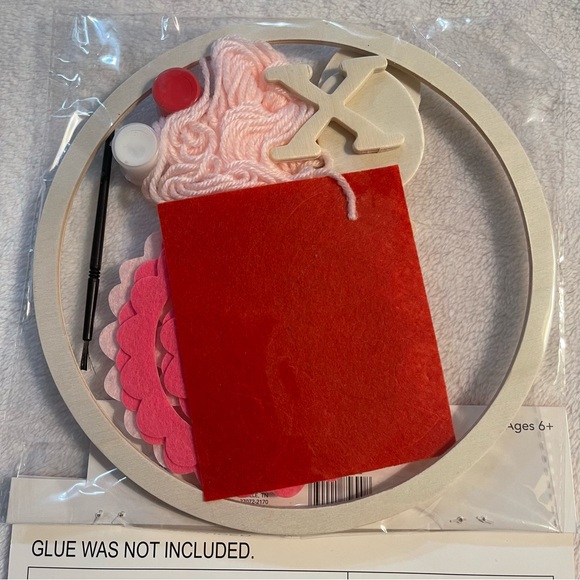 Valentines XOXO Rose Heart Wooden Felt DIY Wreath Kit New Kit - Picture 5 of 6